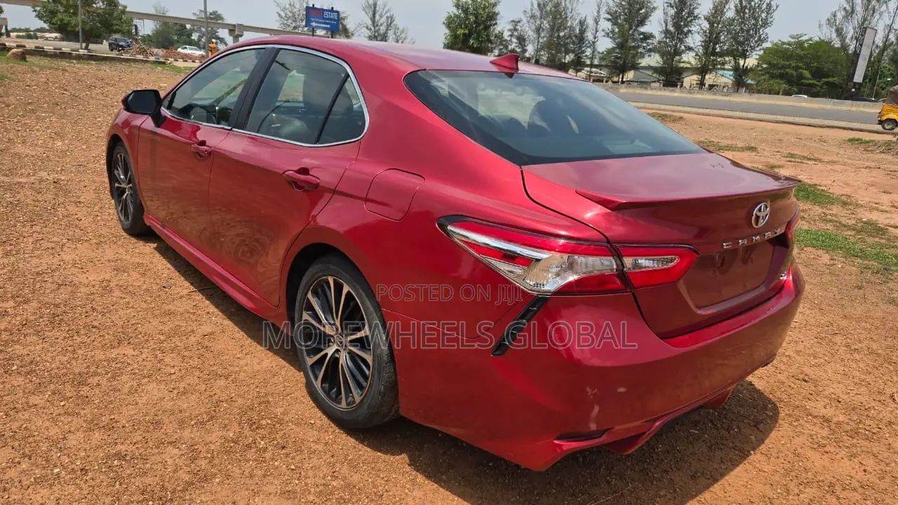 Toyota Camry SE FWD 2020 Red