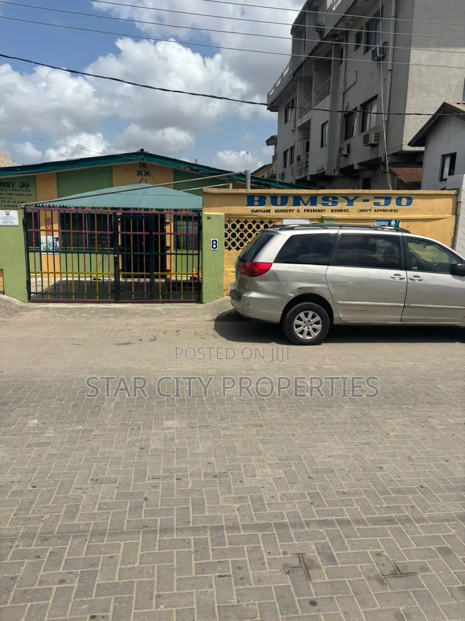 10bdrm Bungalow in Shomolu for sale