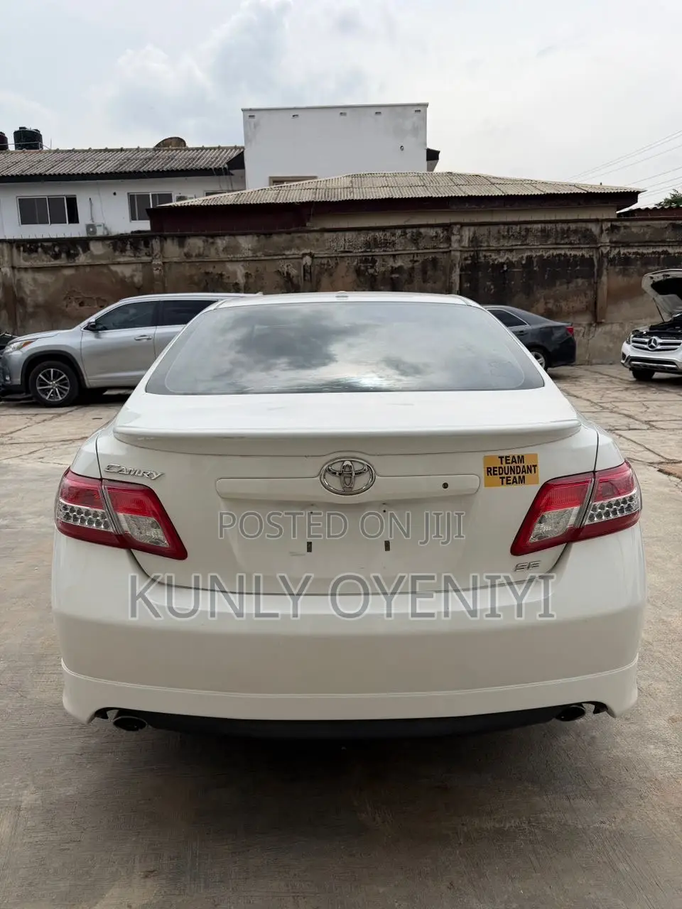 Toyota Camry SE V6 4dr Sedan (3.5L 6cyl 6A) 2011 White