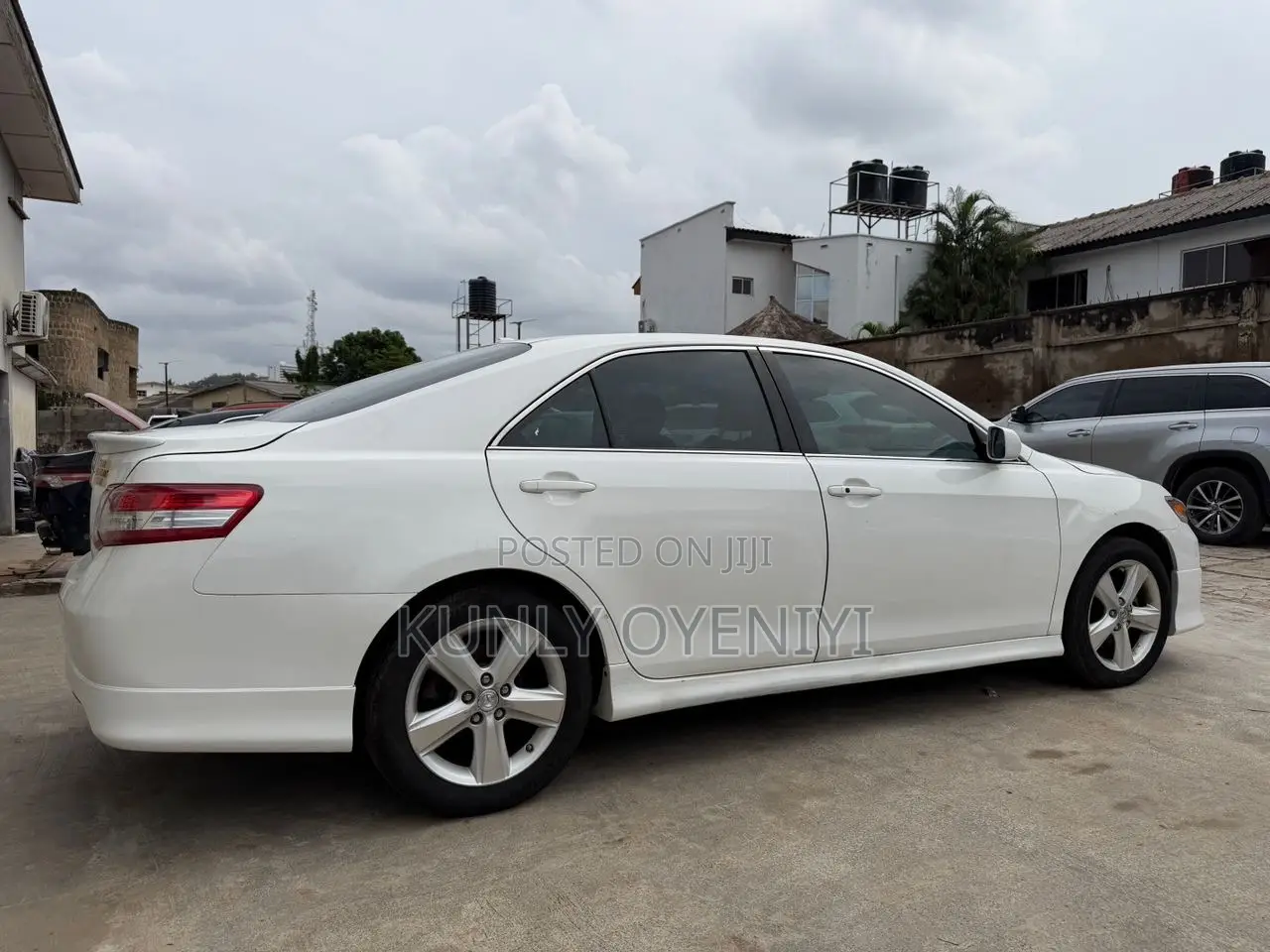 Toyota Camry SE V6 4dr Sedan (3.5L 6cyl 6A) 2011 White