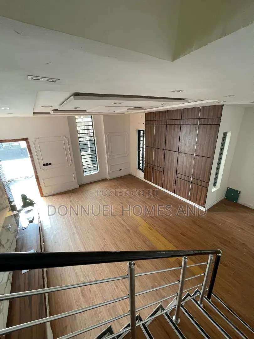 5bdrm Duplex in Ikota for rent