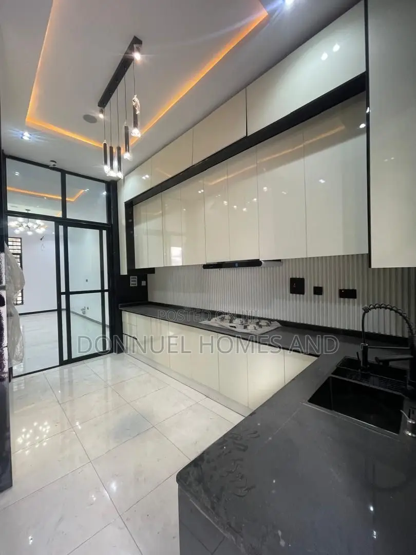 4bdrm Townhouse / Terrace in Ikate for rent