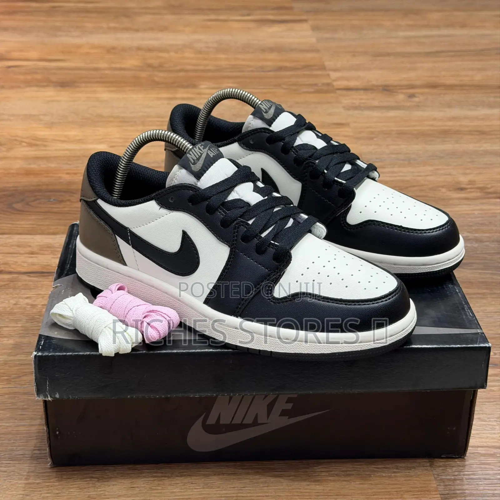 Air Jordan 1 Retro Low Og Mocha SNKS