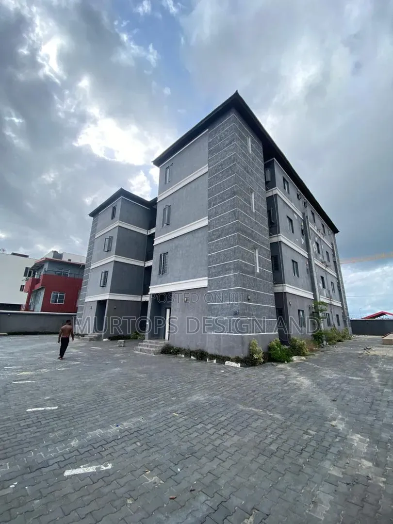 3bdrm Apartment in Lekki Phase 1 for rent