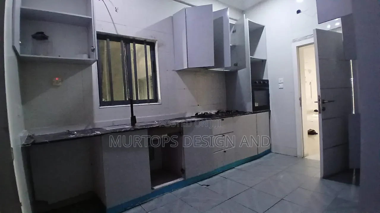 3bdrm Apartment in Lekki Phase 1 for rent