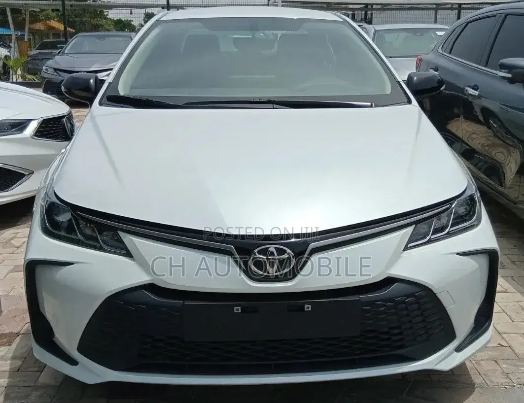 New Toyota Corolla LE 2024 White