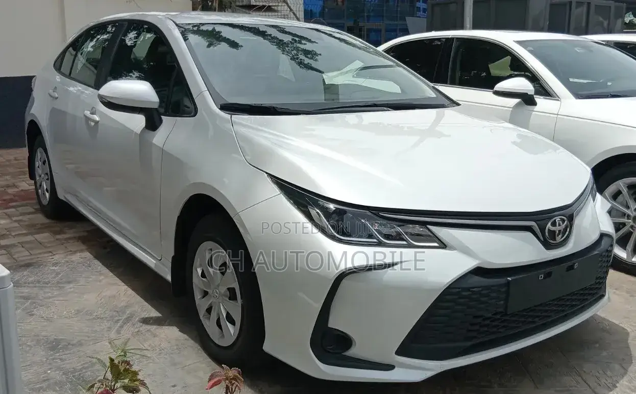 New Toyota Corolla LE 2024 White