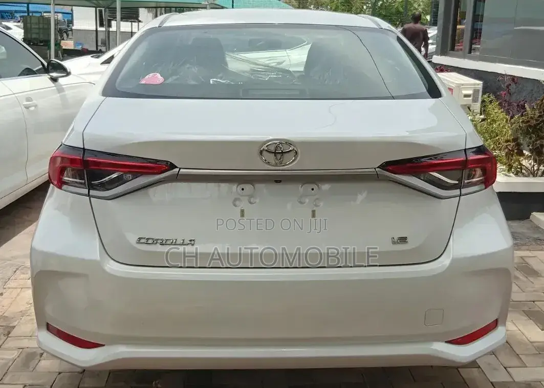 New Toyota Corolla LE 2024 White