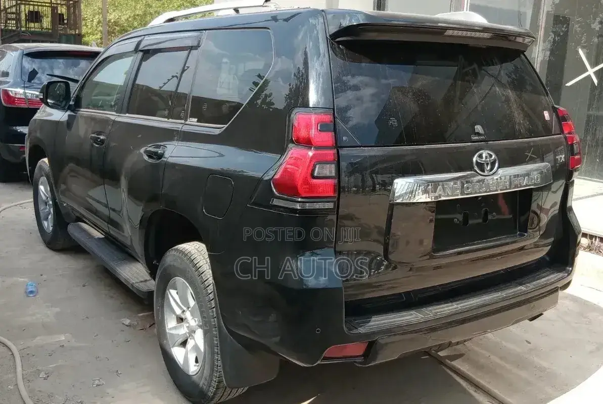 Toyota Land Cruiser Prado 2.7 2023 Black