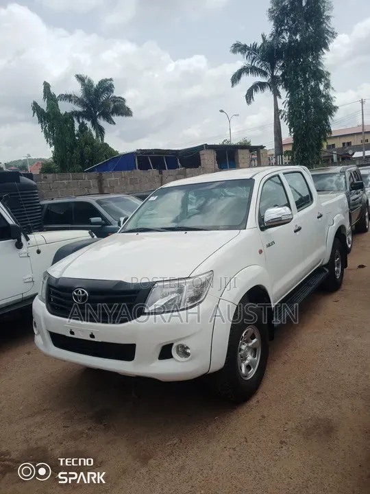 Toyota Hilux 2014 White
