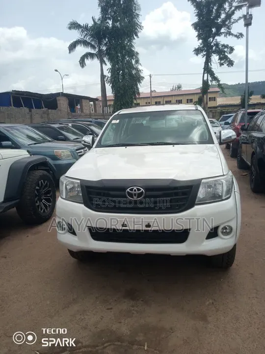 Toyota Hilux 2014 White