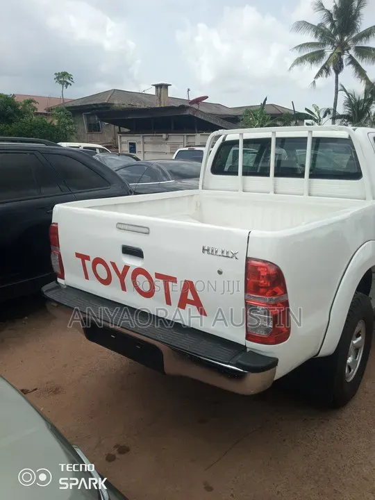 Toyota Hilux 2014 White