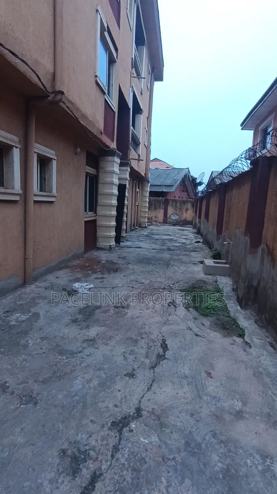 12bdrm Block of Flats in Ikotun / Ikotun/Igando for sale