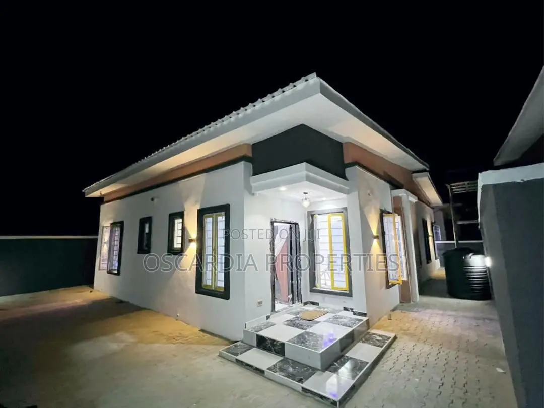 3bdrm Bungalow in Awoyaya for sale