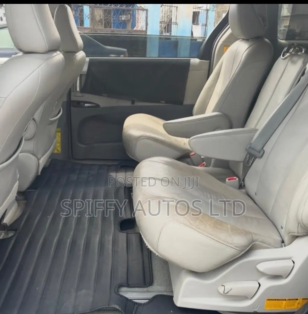 Toyota Sienna XLE AWD 7-Passenger 2013 Gray