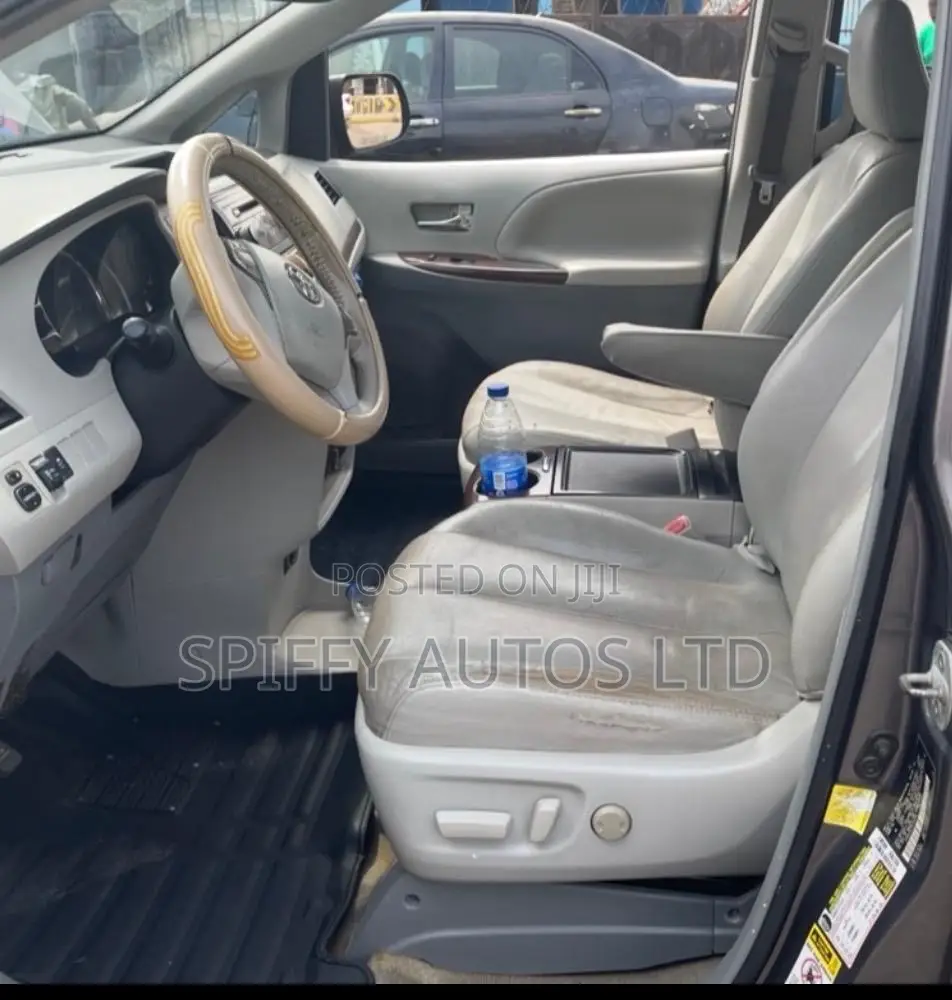 Toyota Sienna XLE AWD 7-Passenger 2013 Gray