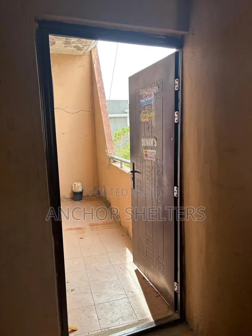 3bdrm Block of Flats in Wuse Zone 2 for sale