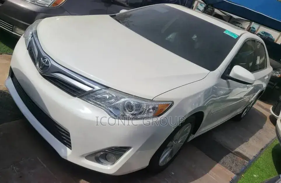 Toyota Camry XLE V6 4dr Sedan (3.5L 6cyl 6A) 2013 White