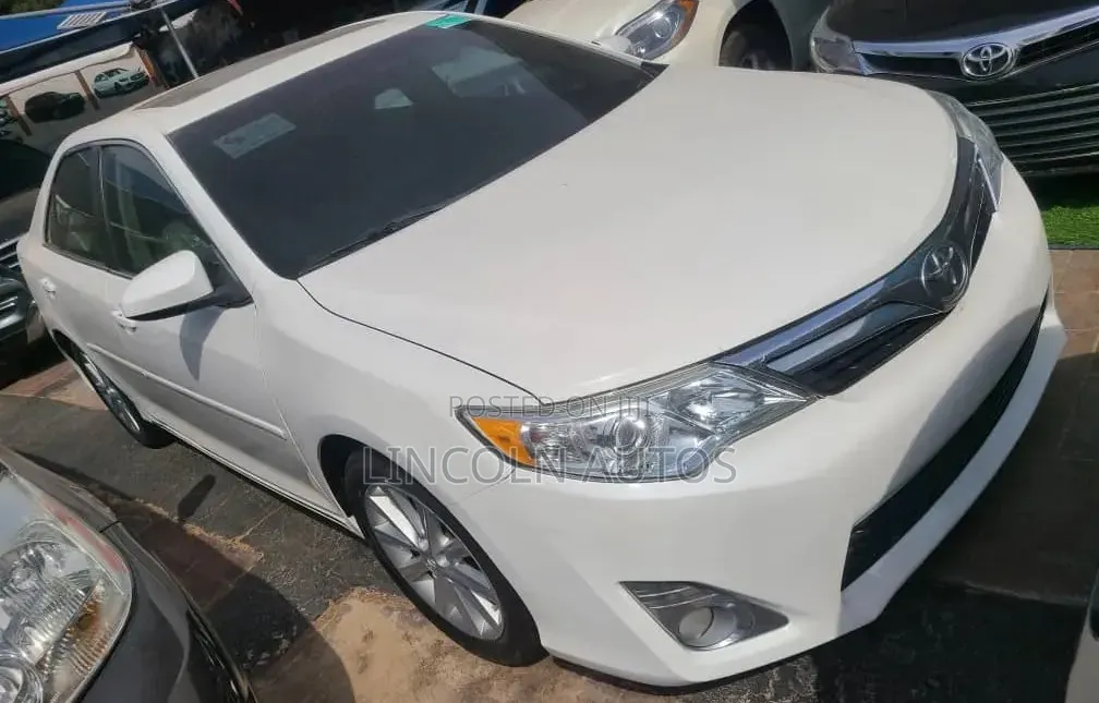 Toyota Camry XLE V6 4dr Sedan (3.5L 6cyl 6A) 2012 White
