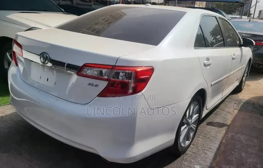 Toyota Camry XLE V6 4dr Sedan (3.5L 6cyl 6A) 2012 White