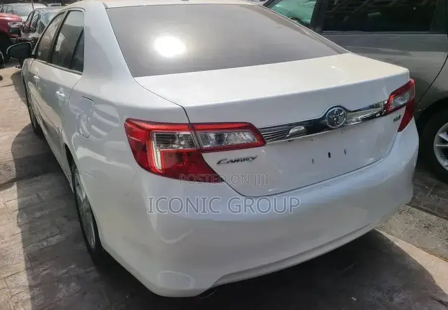 Toyota Camry XLE V6 4dr Sedan (3.5L 6cyl 6A) 2013 White