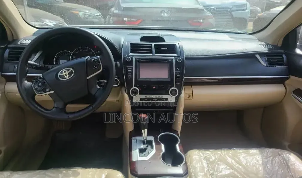 Toyota Camry XLE V6 4dr Sedan (3.5L 6cyl 6A) 2012 White