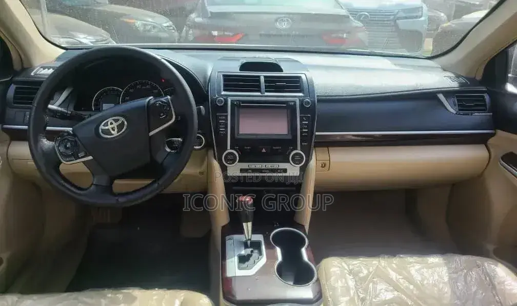 Toyota Camry XLE V6 4dr Sedan (3.5L 6cyl 6A) 2013 White