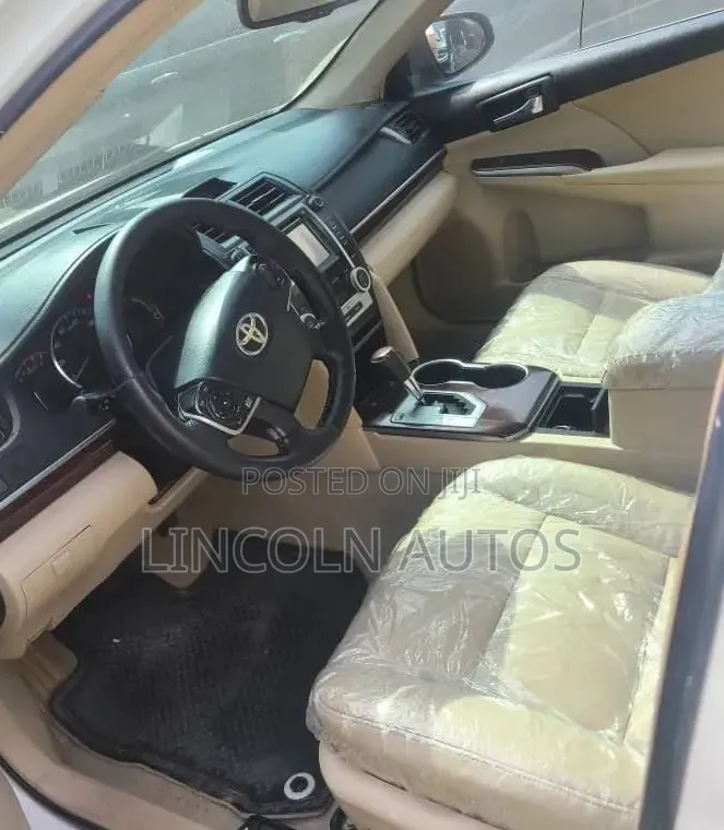 Toyota Camry XLE V6 4dr Sedan (3.5L 6cyl 6A) 2012 White