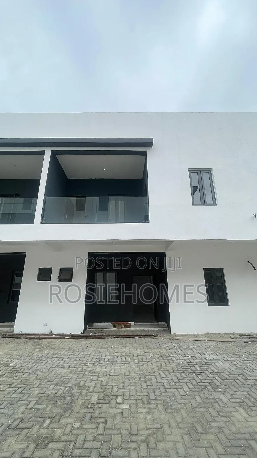 4bdrm Duplex in View Estate, Ikota for sale