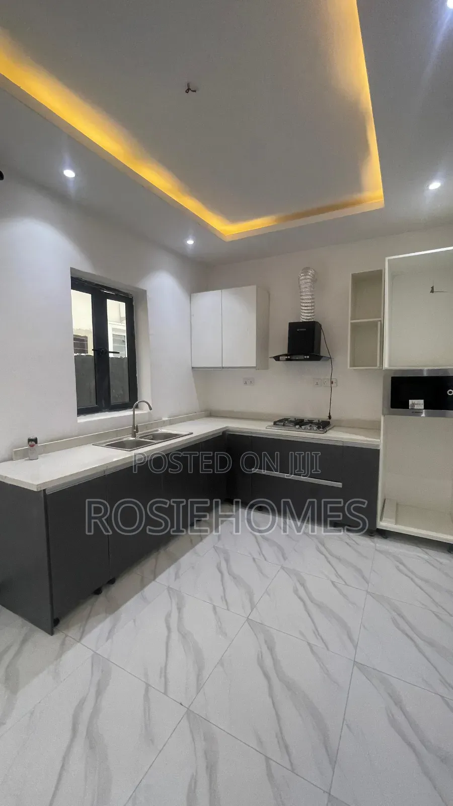 4bdrm Duplex in View Estate, Ikota for sale