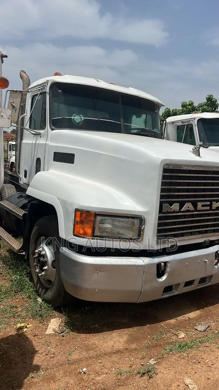 Mack Ch Head