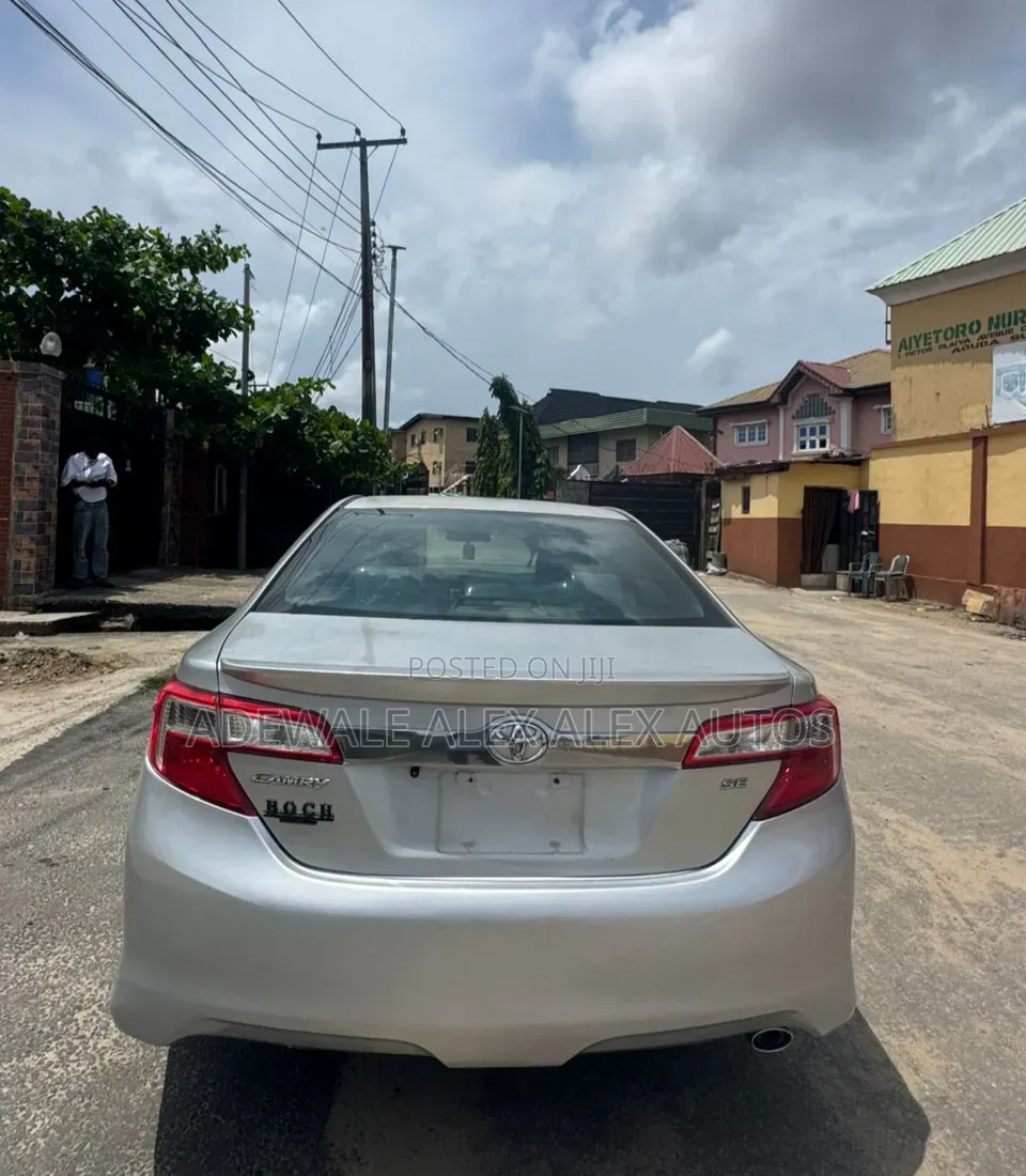 Toyota Camry SE 4dr Sedan (2.5L 4cyl 6A) 2013 Silver