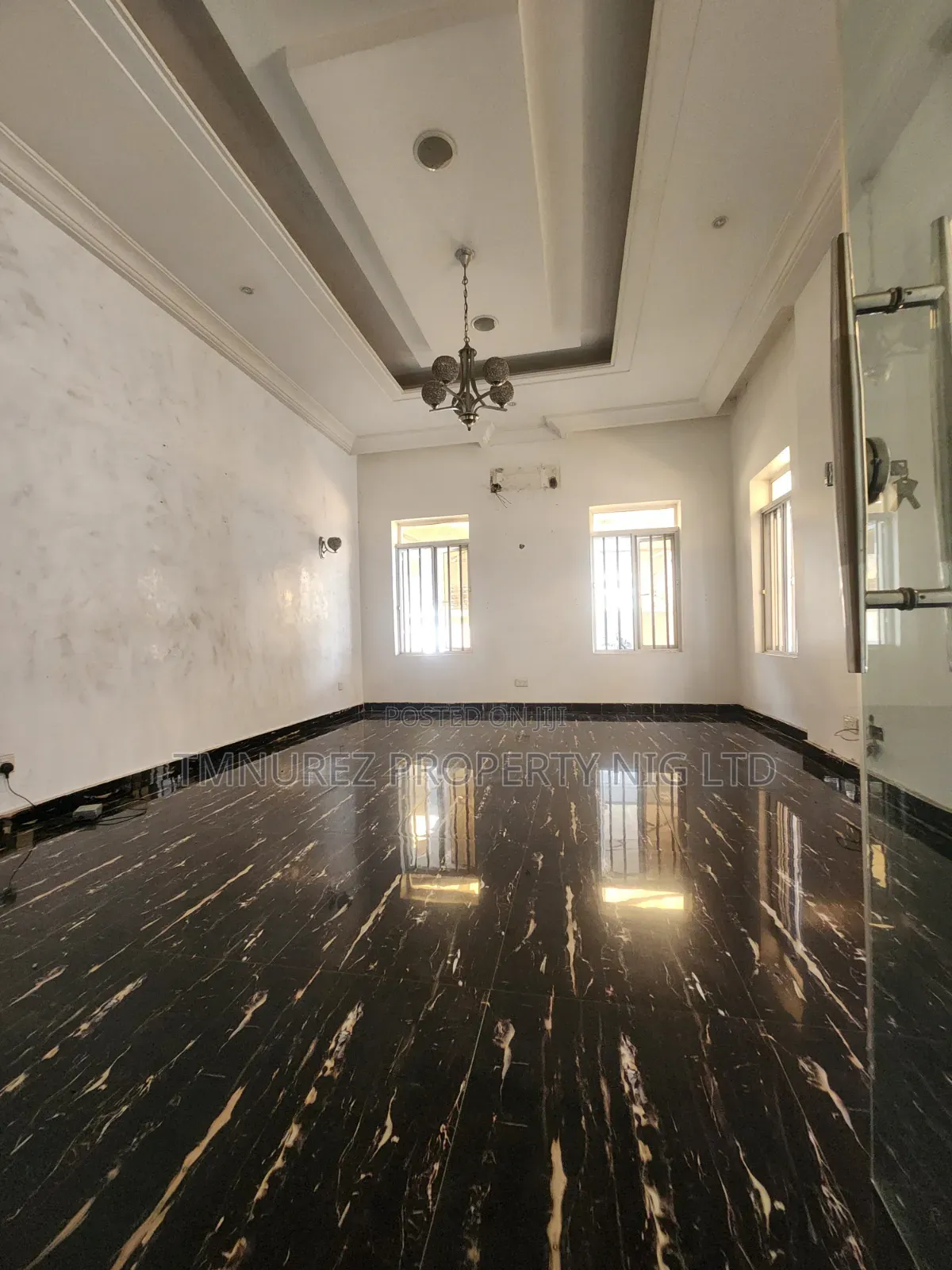5bdrm Duplex in Chevron for rent