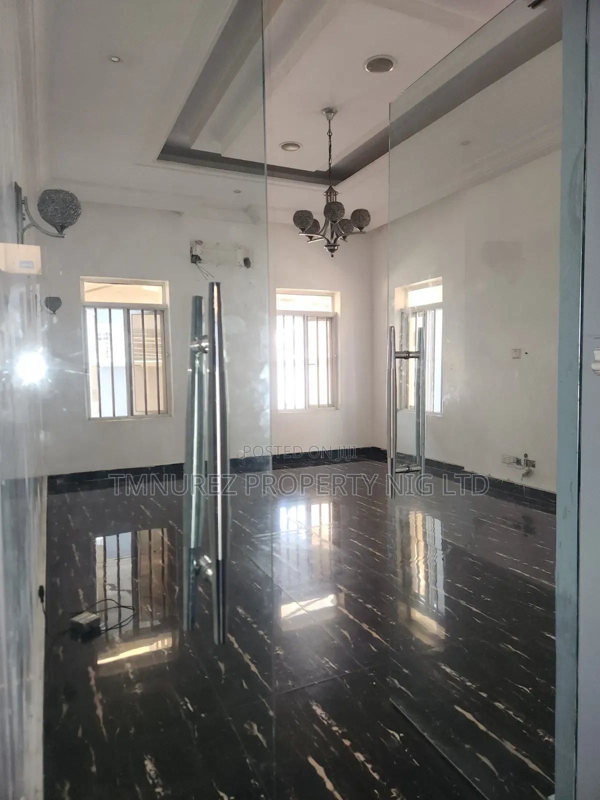 5bdrm Duplex in Chevron for rent