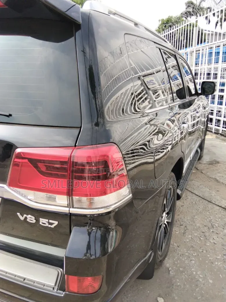 Toyota Land Cruiser 2022 Black