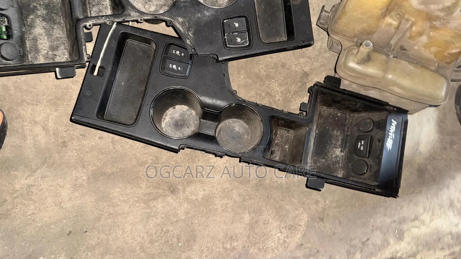 Hyundai Sonata Gear Console / Cup Holder 2011 / 2012 Available