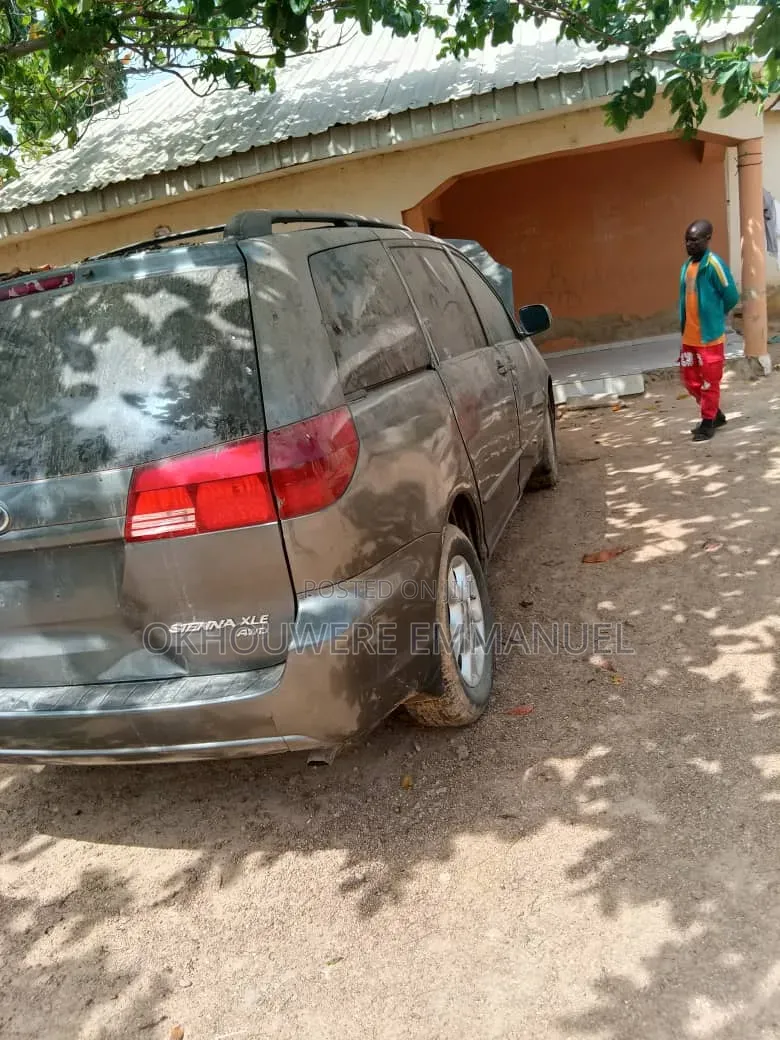 Toyota Sienna CE 2005 Green