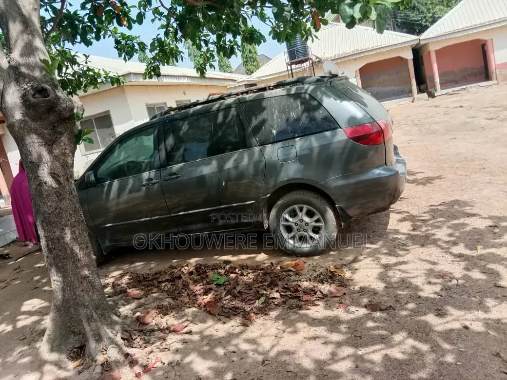 Toyota Sienna CE 2005 Green