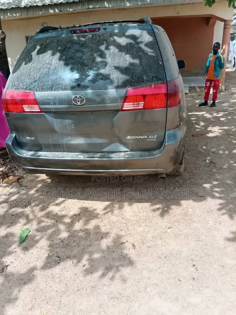 Toyota Sienna CE 2005 Green