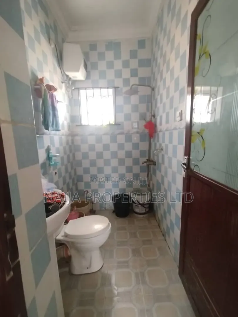 3bdrm Bungalow in Thera Annex, Sangotedo for sale