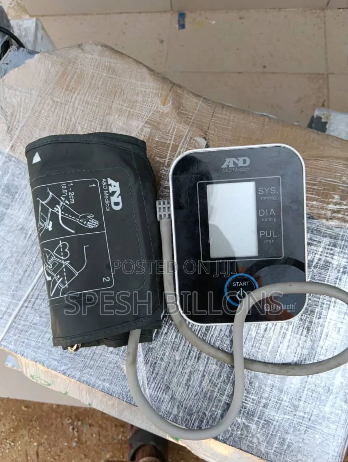 Medical Bluetooth Bp Monitor
Accurate 
Tracks Blood Pressure Pulse