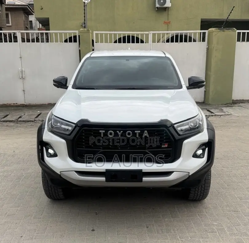 Toyota Hilux 2024 White