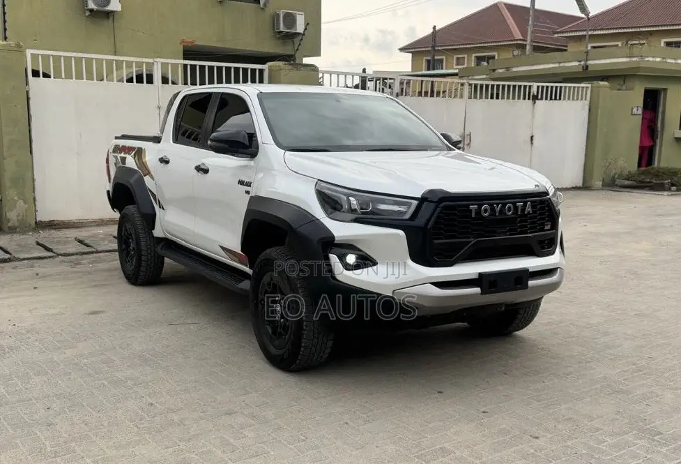 Toyota Hilux 2024 White