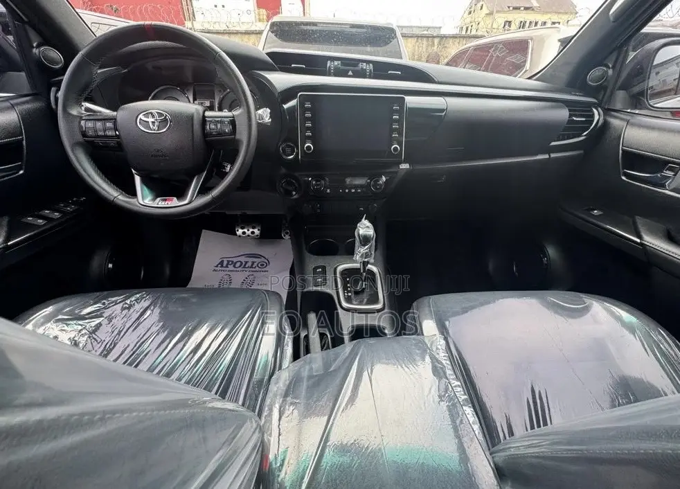 Toyota Hilux 2024 White