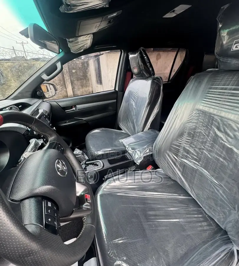 Toyota Hilux 2024 White