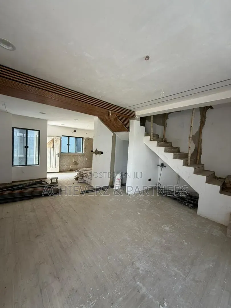 4bdrm Duplex in Utako for sale