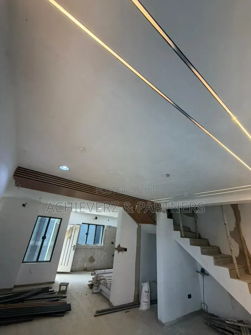 4bdrm Duplex in Utako for sale