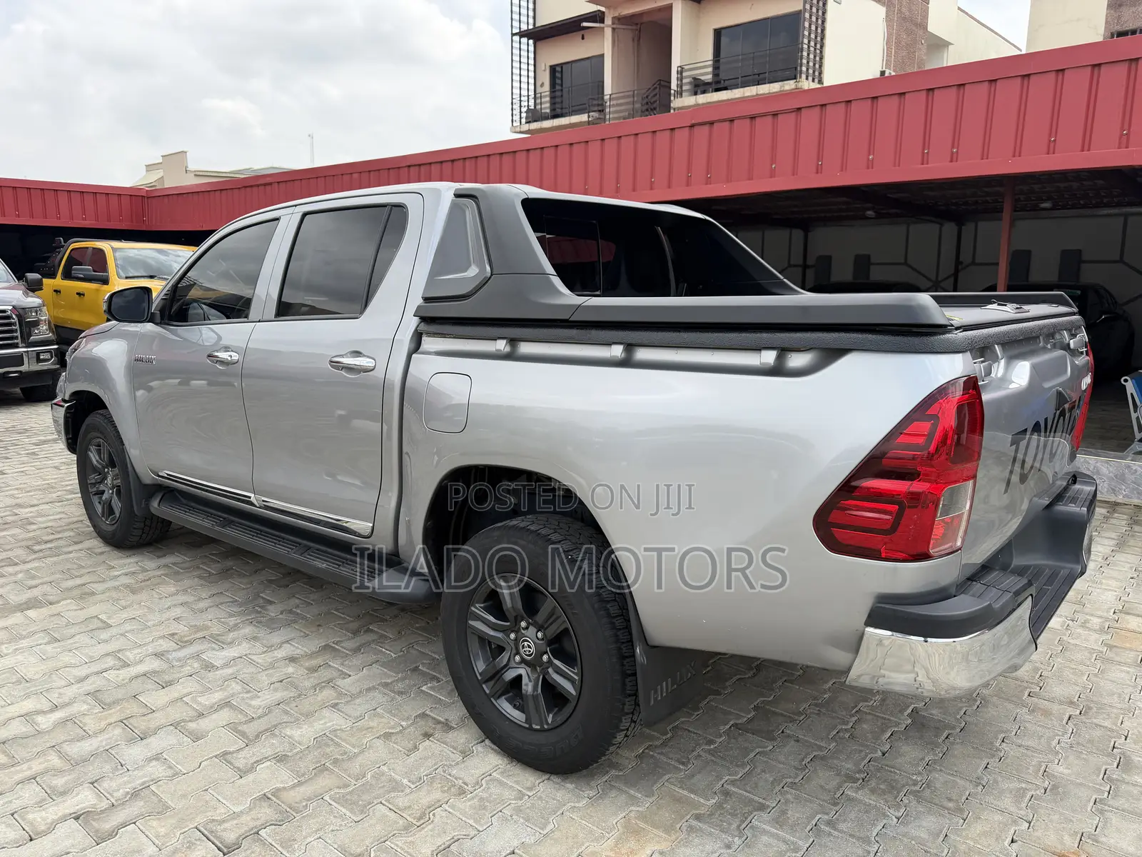 Toyota Hilux 2023 Gray