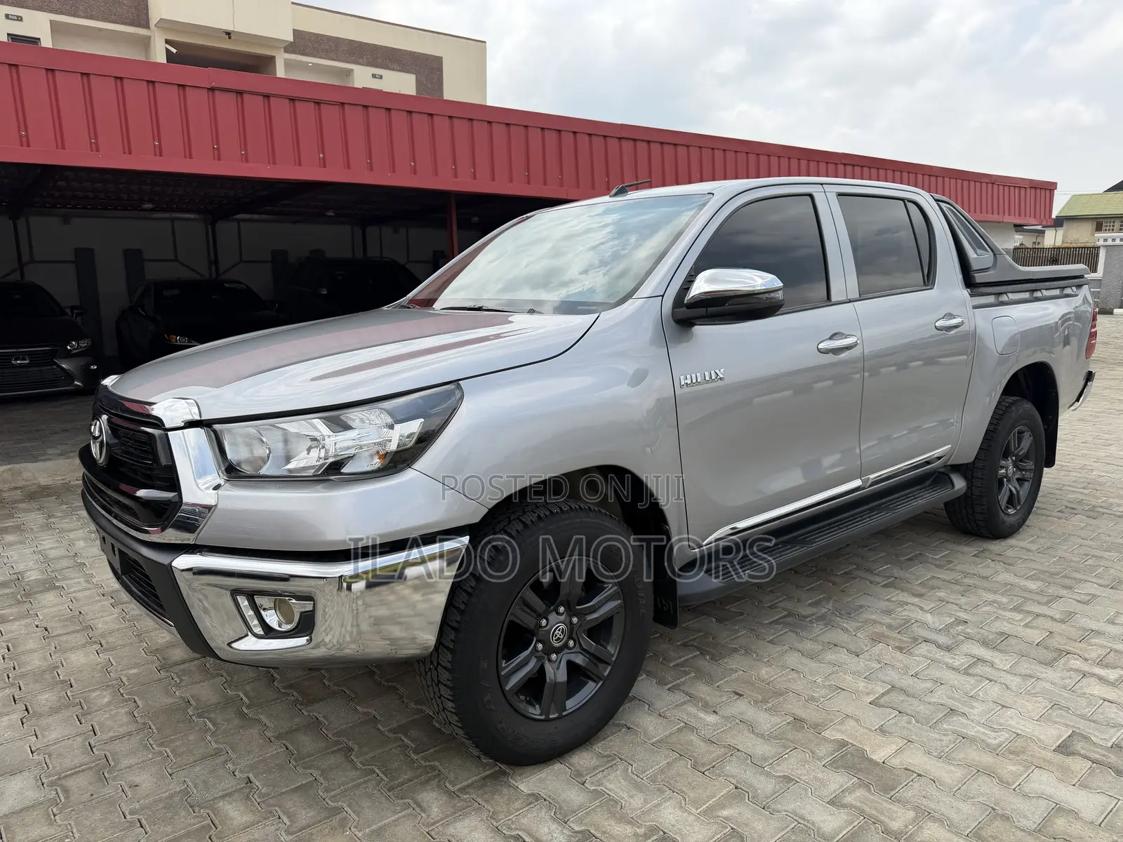 Toyota Hilux 2023 Gray