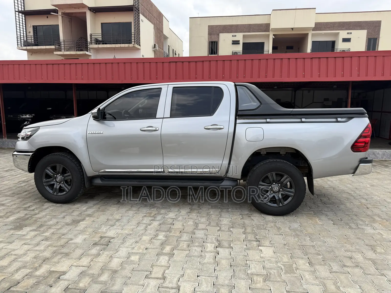 Toyota Hilux 2023 Gray